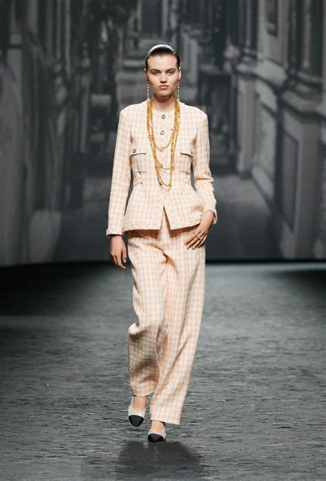 chanel ready to wear spring summer 2000